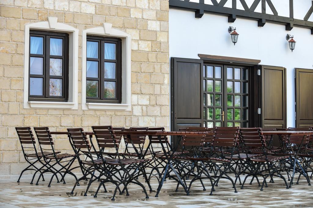 Hotel Castel Royal Mosnita Noua Exterior photo