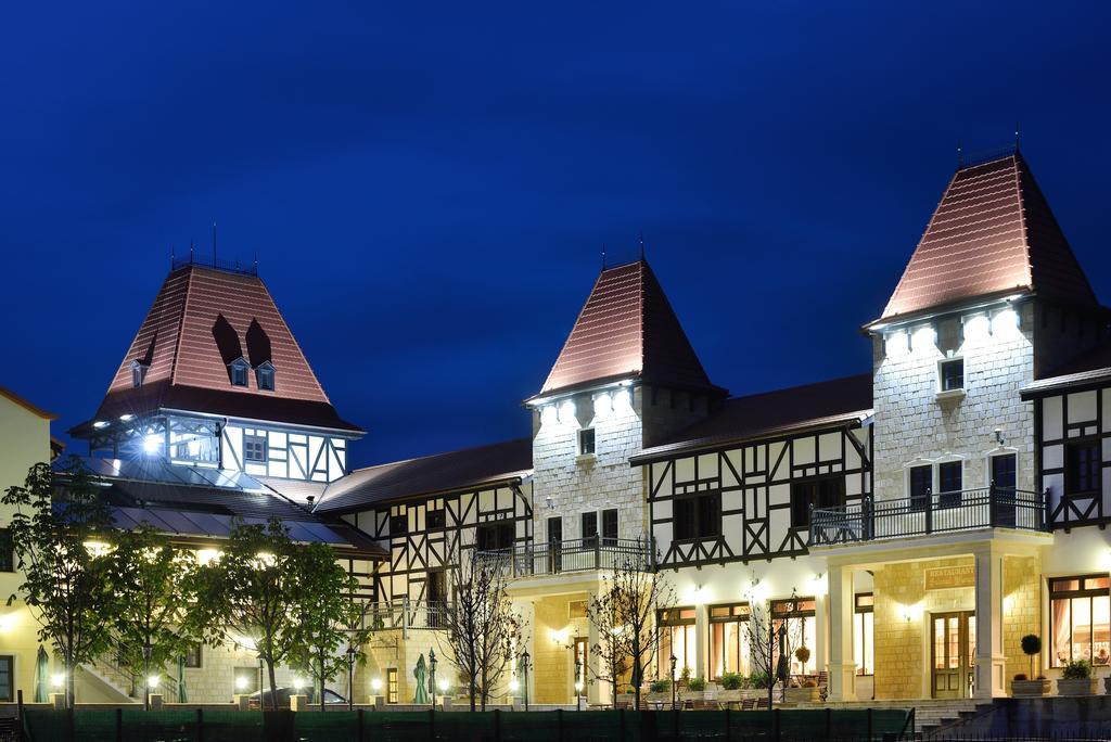 Hotel Castel Royal Mosnita Noua Exterior photo