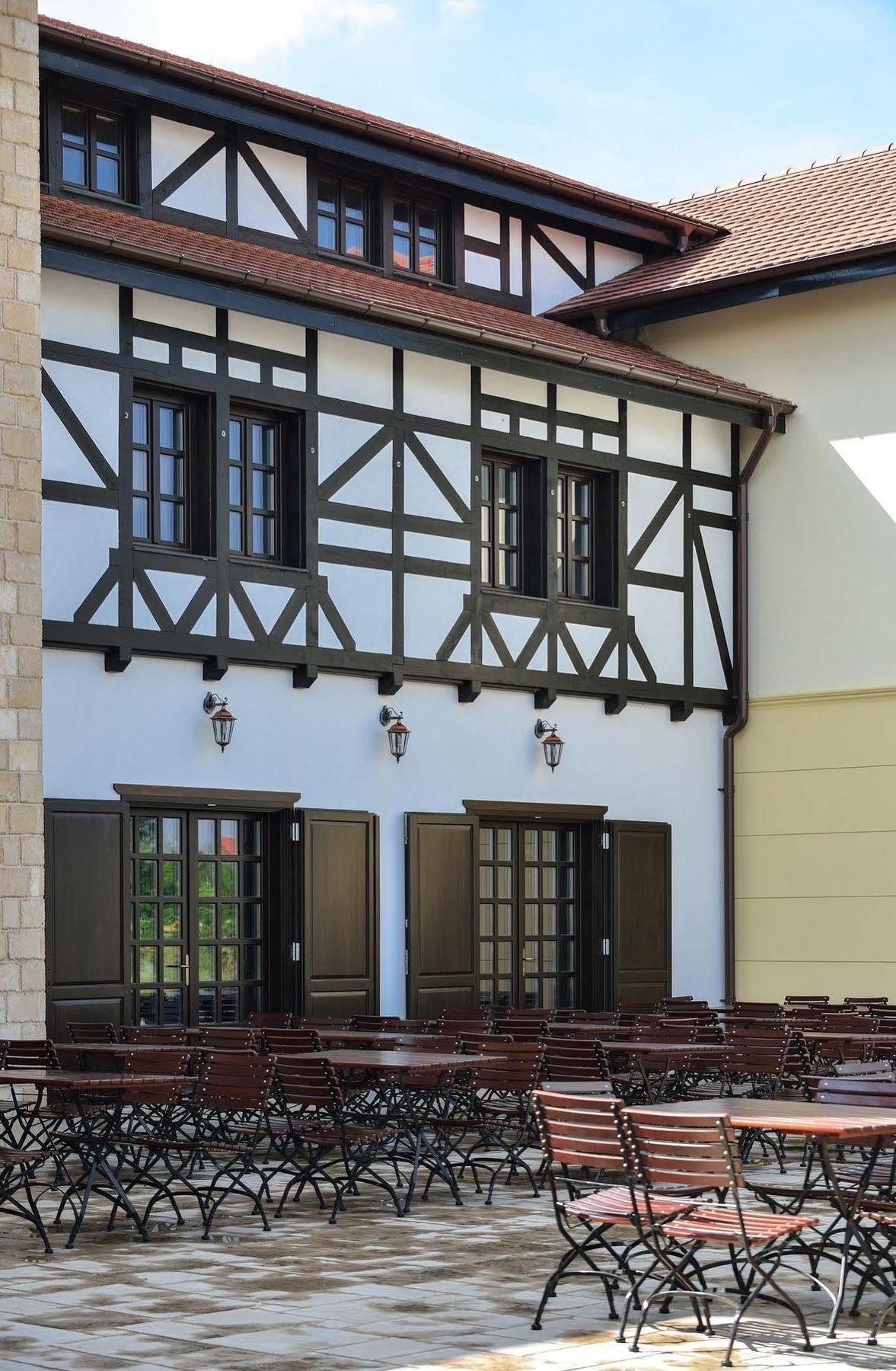 Hotel Castel Royal Mosnita Noua Exterior photo