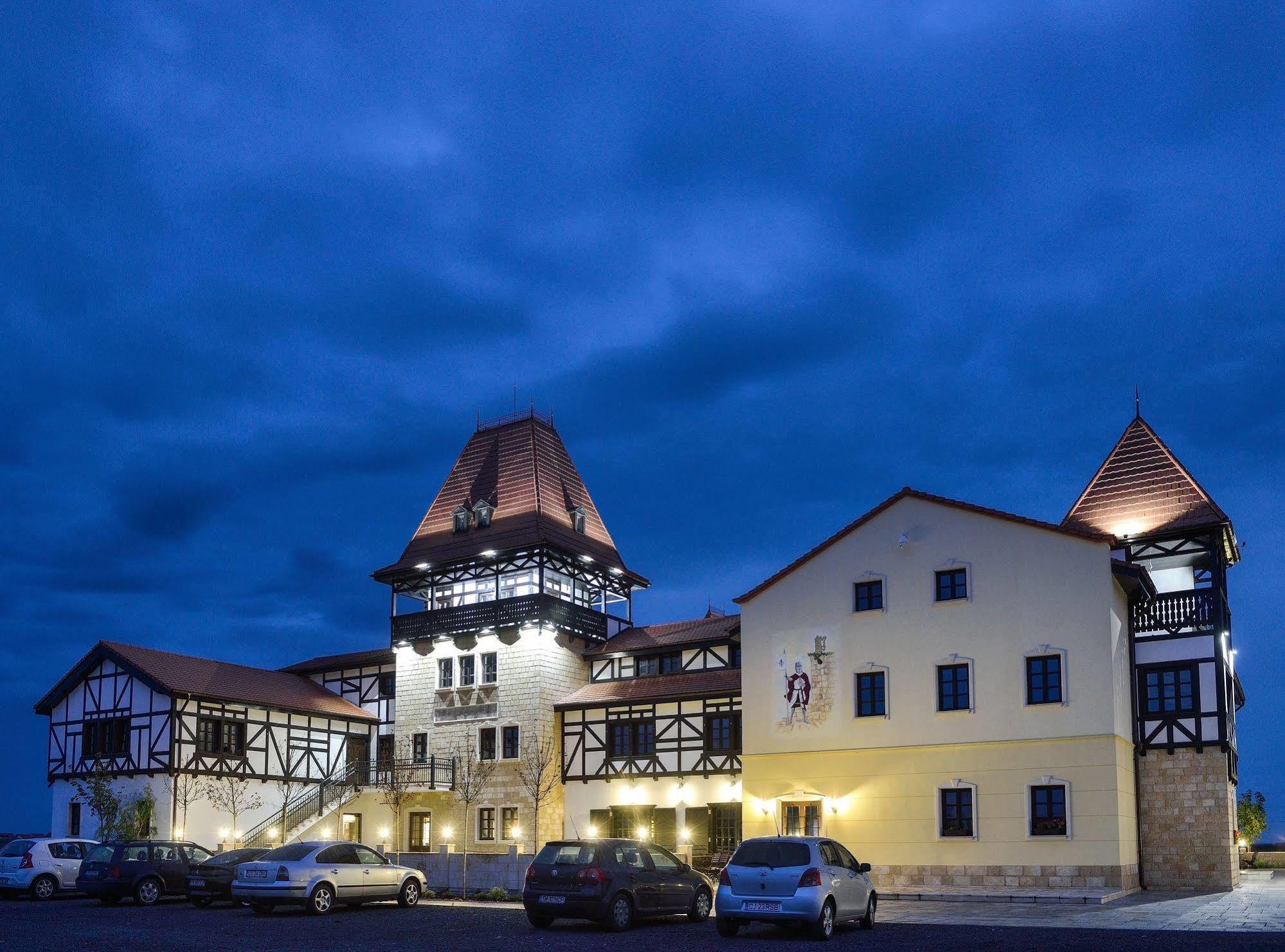 Hotel Castel Royal Mosnita Noua Exterior photo