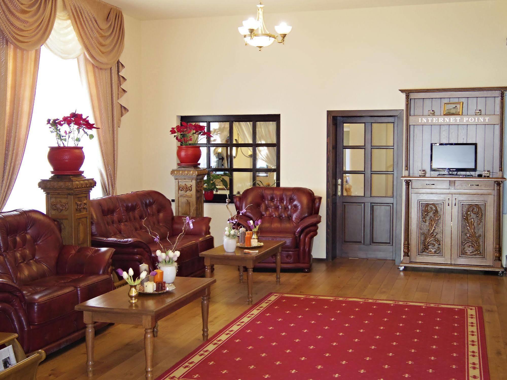 Hotel Castel Royal Mosnita Noua Exterior photo